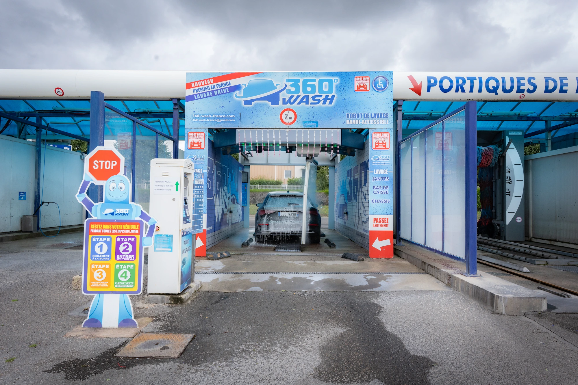 Véhicule en cours de lavage